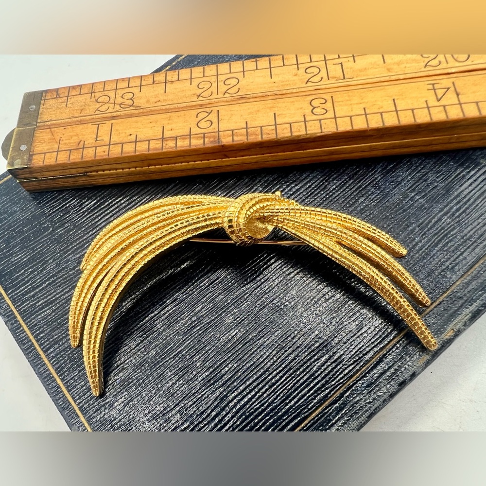 Vintage MONET gold tone brooch pin estate find